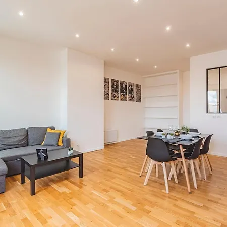 Stuart Elegance Vue Cathedrale Reims